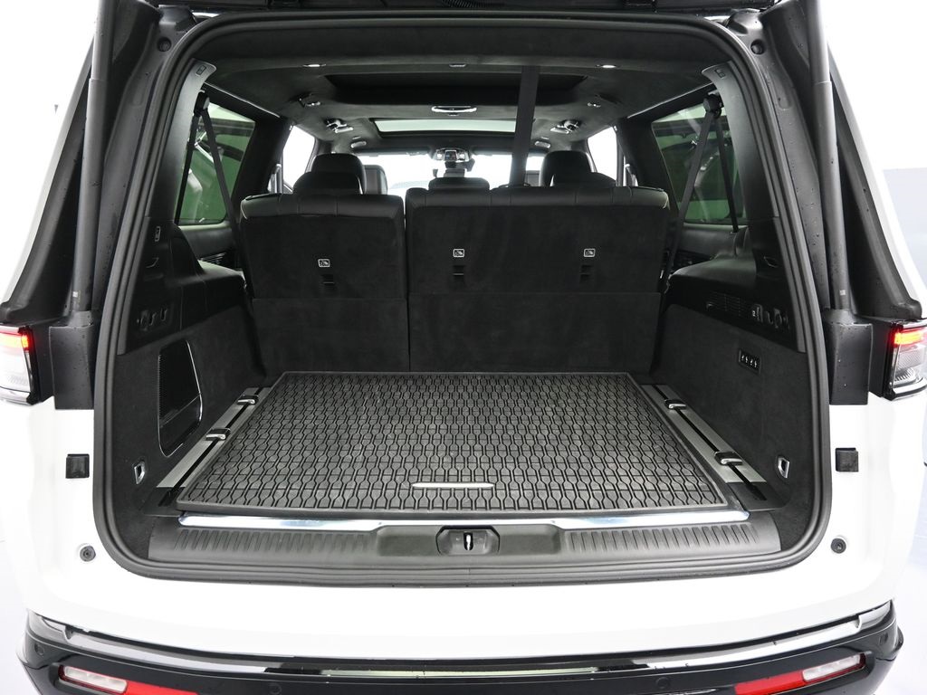 2024 Jeep Wagoneer L Series III photo 23