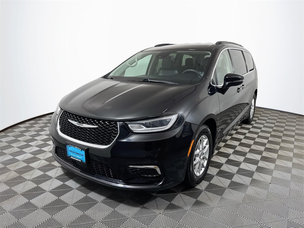 2022 Chrysler Pacifica Touring L's photo