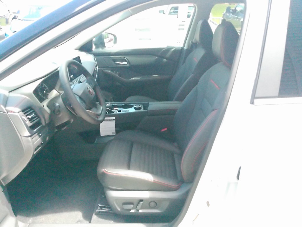 2026 Nissan Rogue SV photo 8
