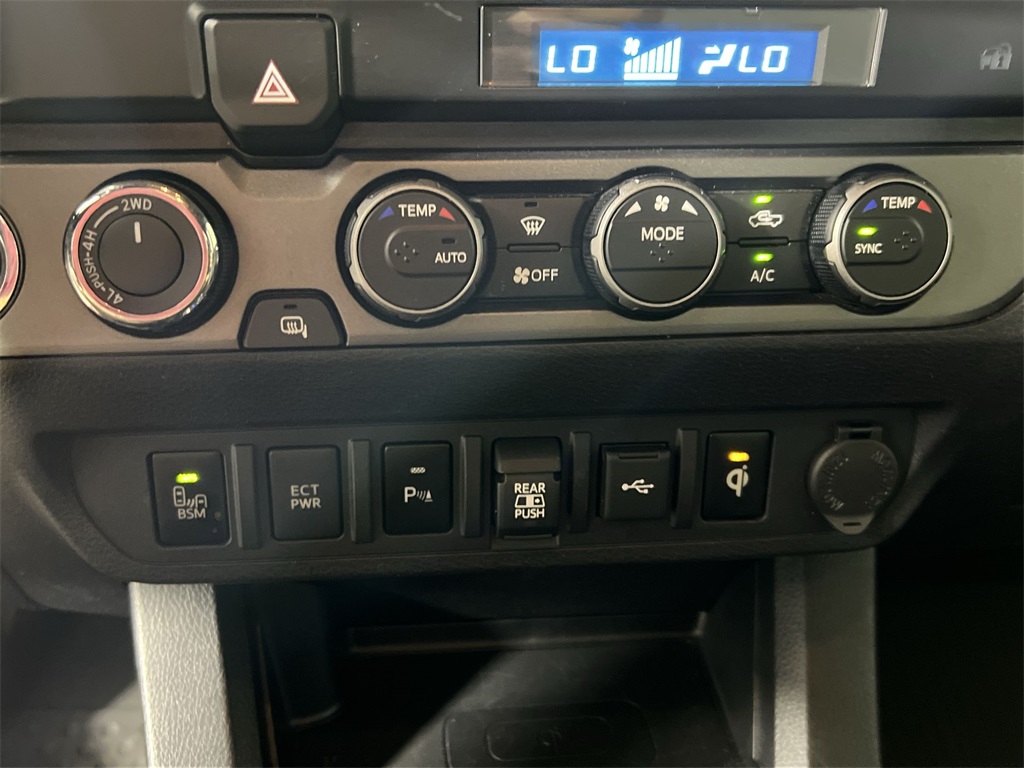 2022 Toyota Tacoma TRD Off-Road photo 17