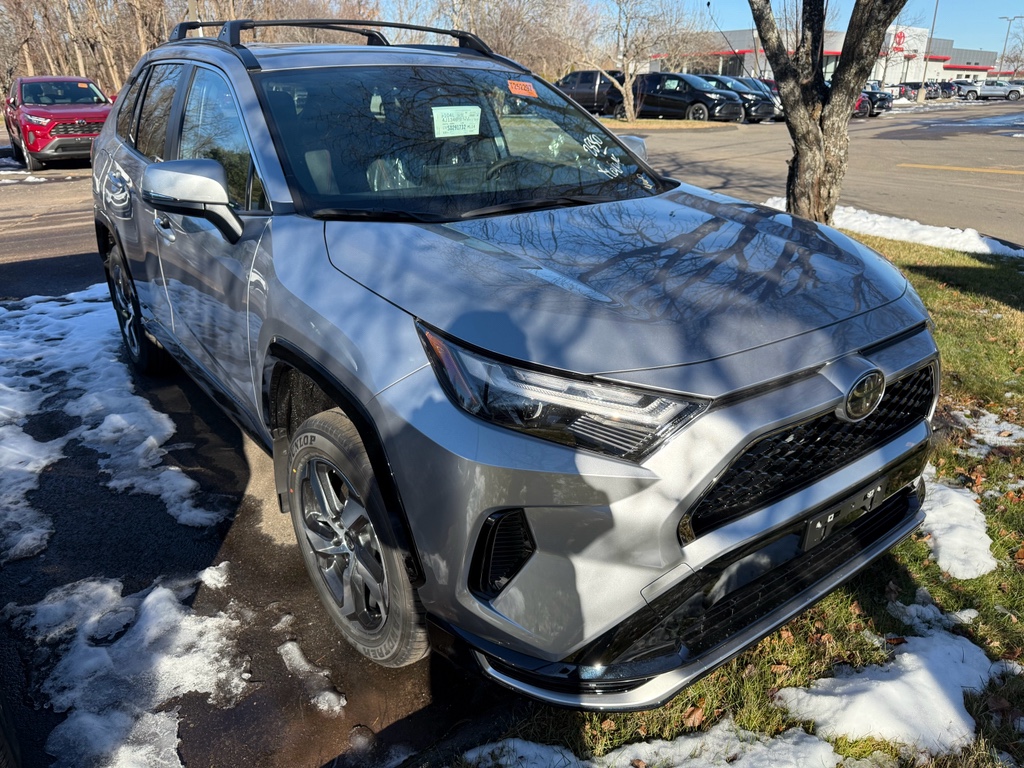 2025 Toyota RAV4 SE's photo