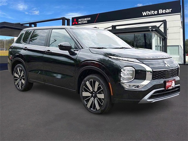 2025 Mitsubishi Outlander SE's photo