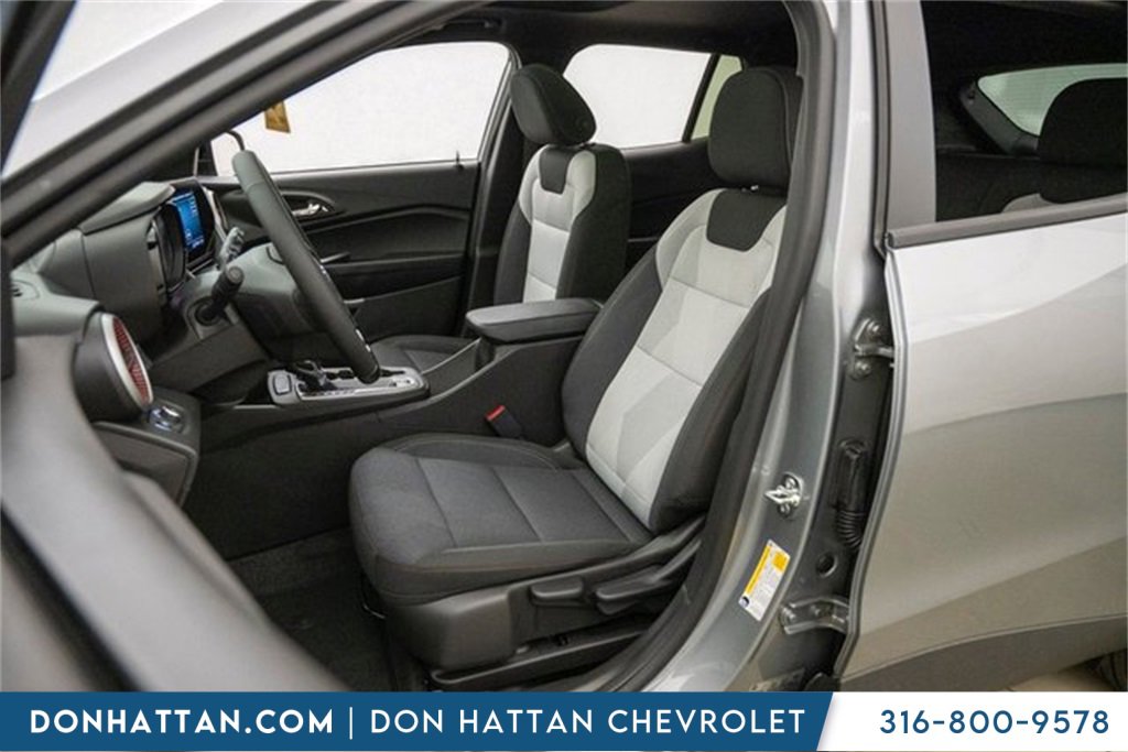 2025 Chevrolet Trax photo 3