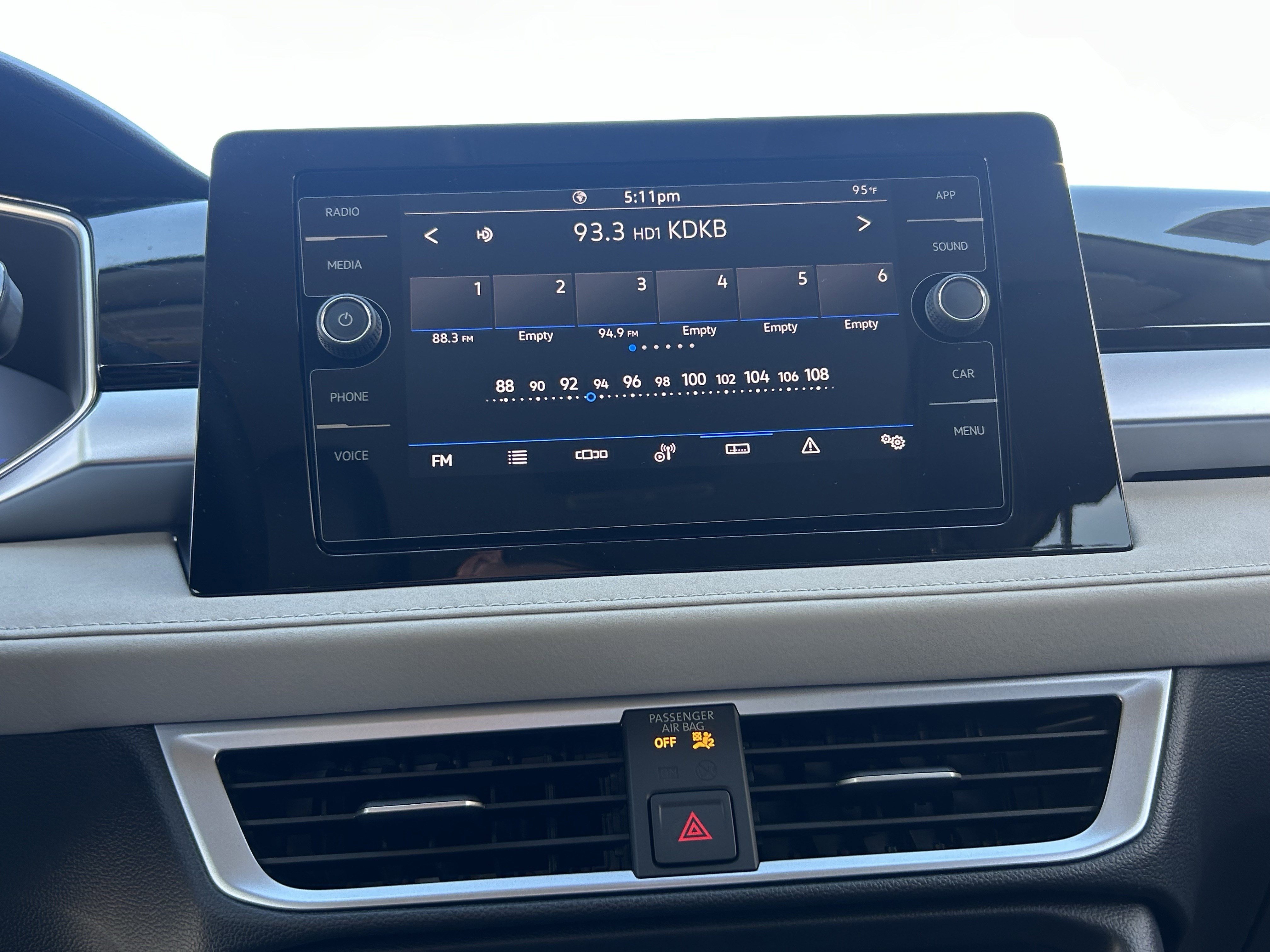 2025 Volkswagen Taos SE photo 2