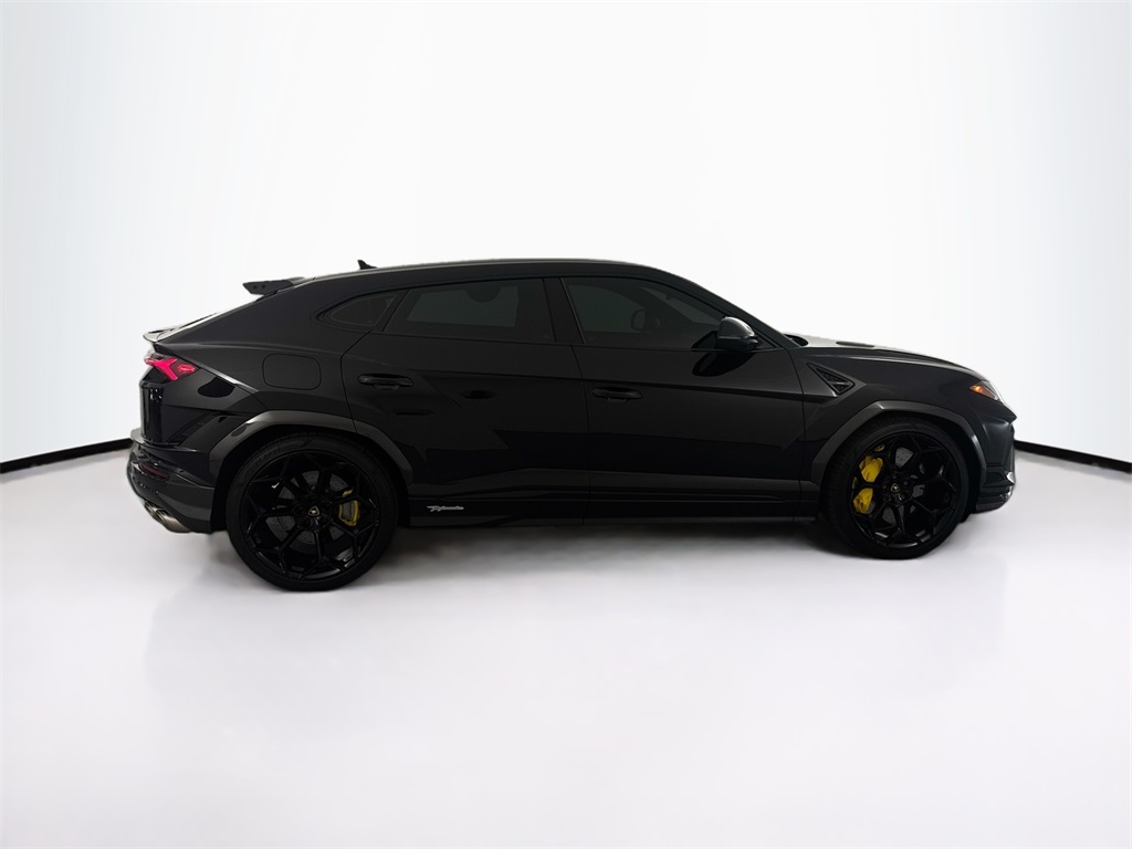 2024 Lamborghini Urus Performante photo 3