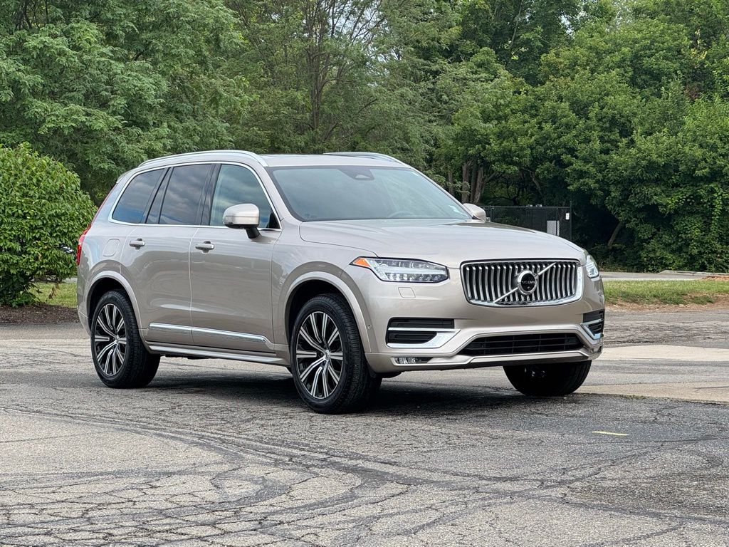 2023 Volvo XC90 Plus's photo