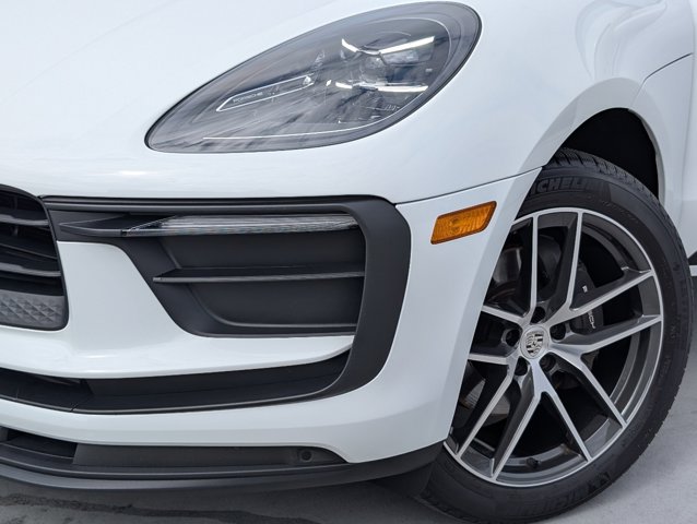 2024 Porsche Macan T photo 10
