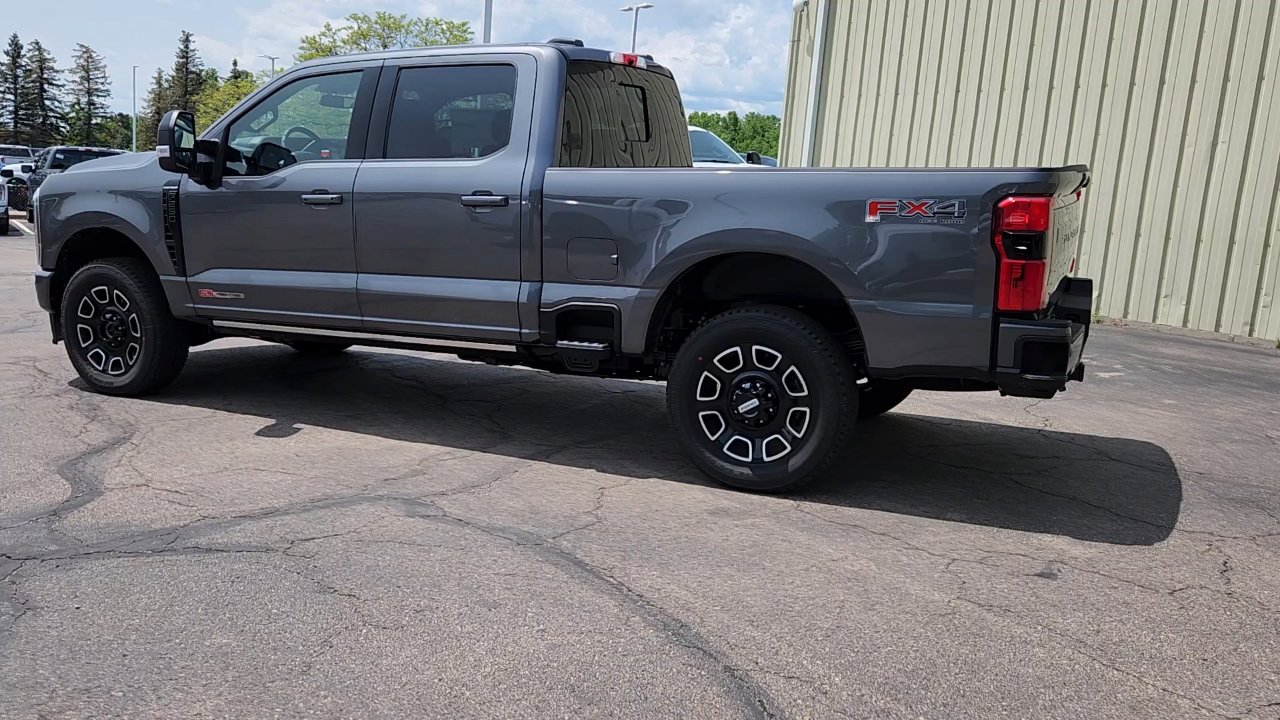 2025 Ford F-250 Platinum photo 3