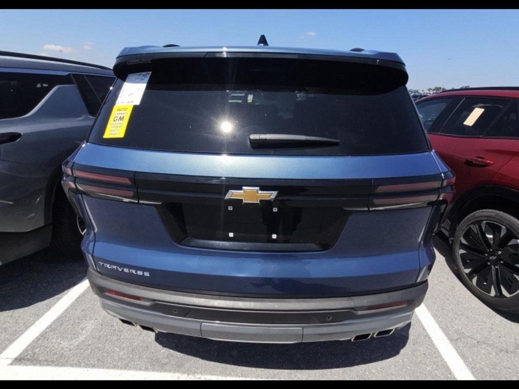 2025 Chevrolet Traverse photo 3