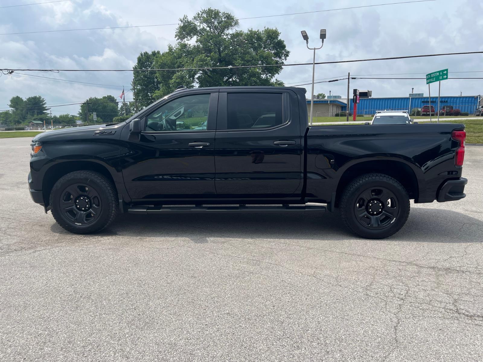 2025 Chevrolet Silverado 1500 photo 2