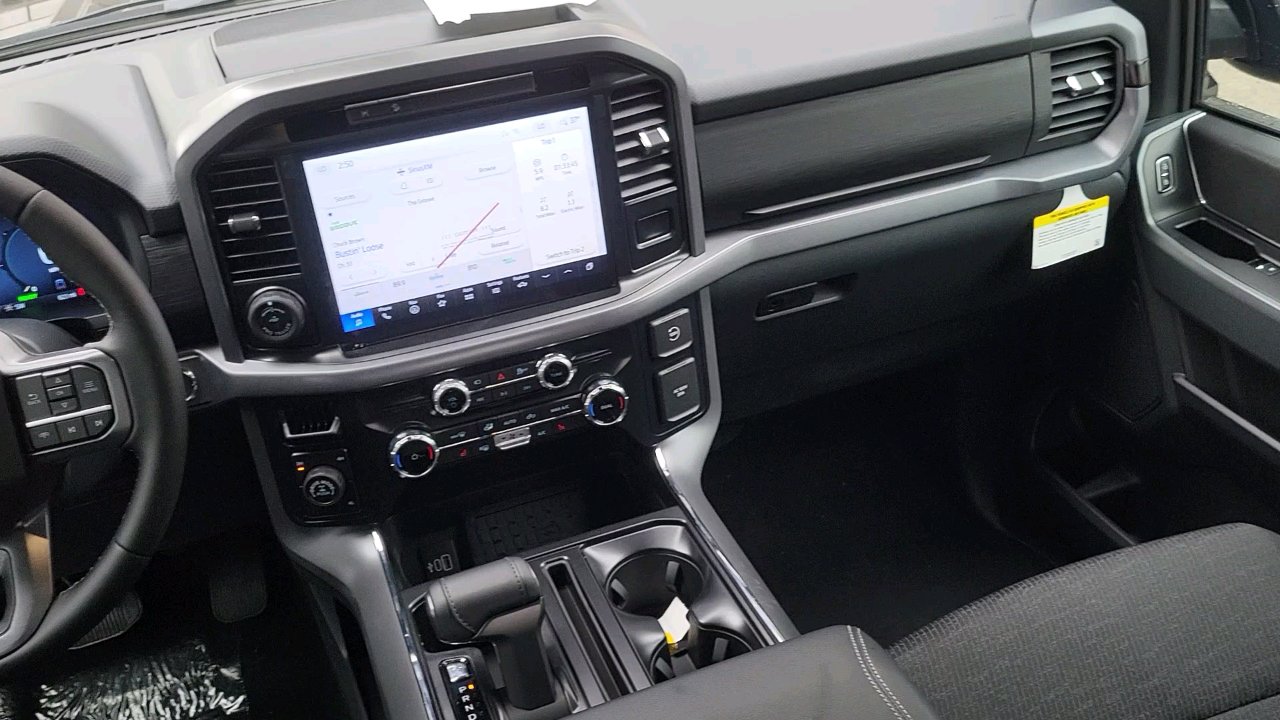 2025 Ford F-150 XLT photo 8