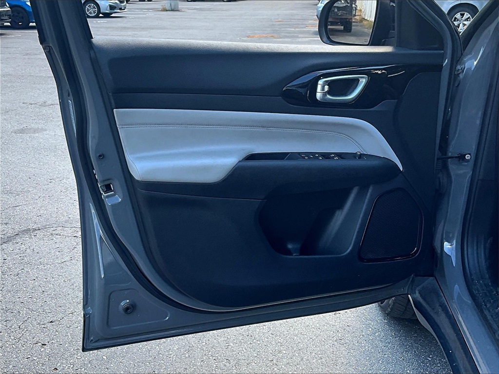 2023 Jeep Compass Limited photo 9