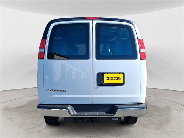 2025 Chevrolet Express Cargo 2500 photo 4