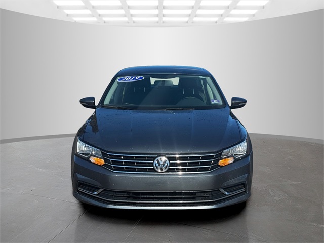 2019 Volkswagen Passat 2.0T Wolfsburg Edition photo 2