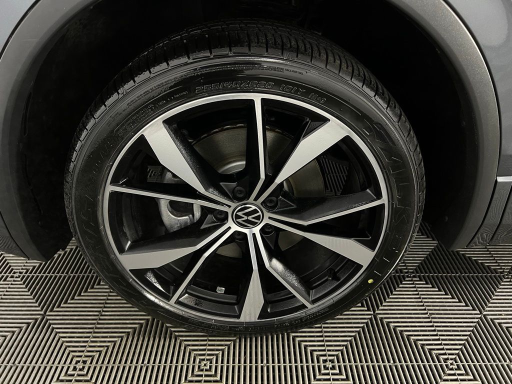 2022 Volkswagen Tiguan SEL Premium R-Line photo 9