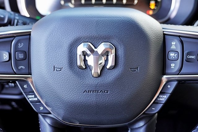 New 2026 Diamond Black Crystal Pearl-Coat Exterior Paint RAM Laramie image 40