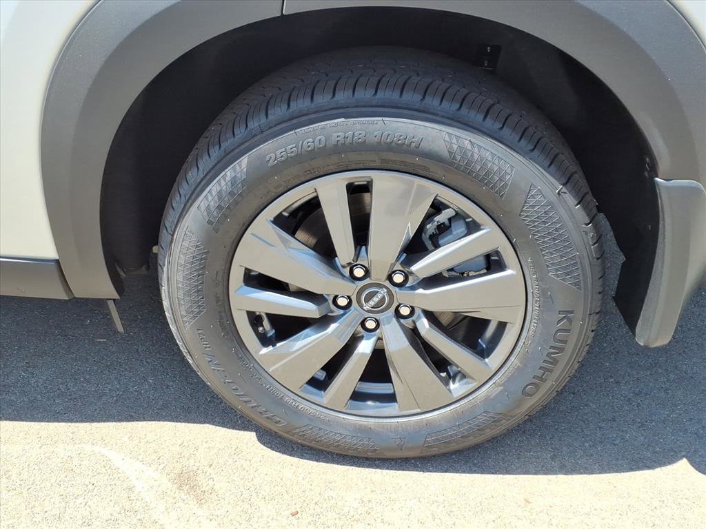 2025 Nissan Pathfinder SV photo 5