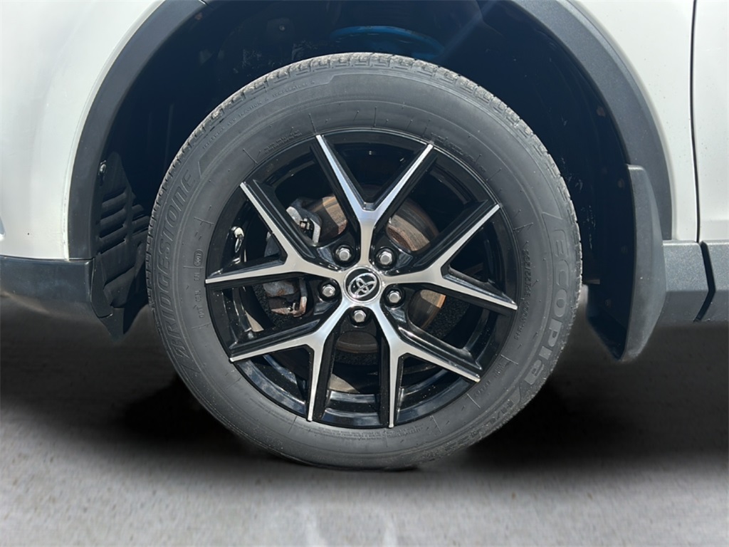 2017 Toyota RAV4 SE photo 25