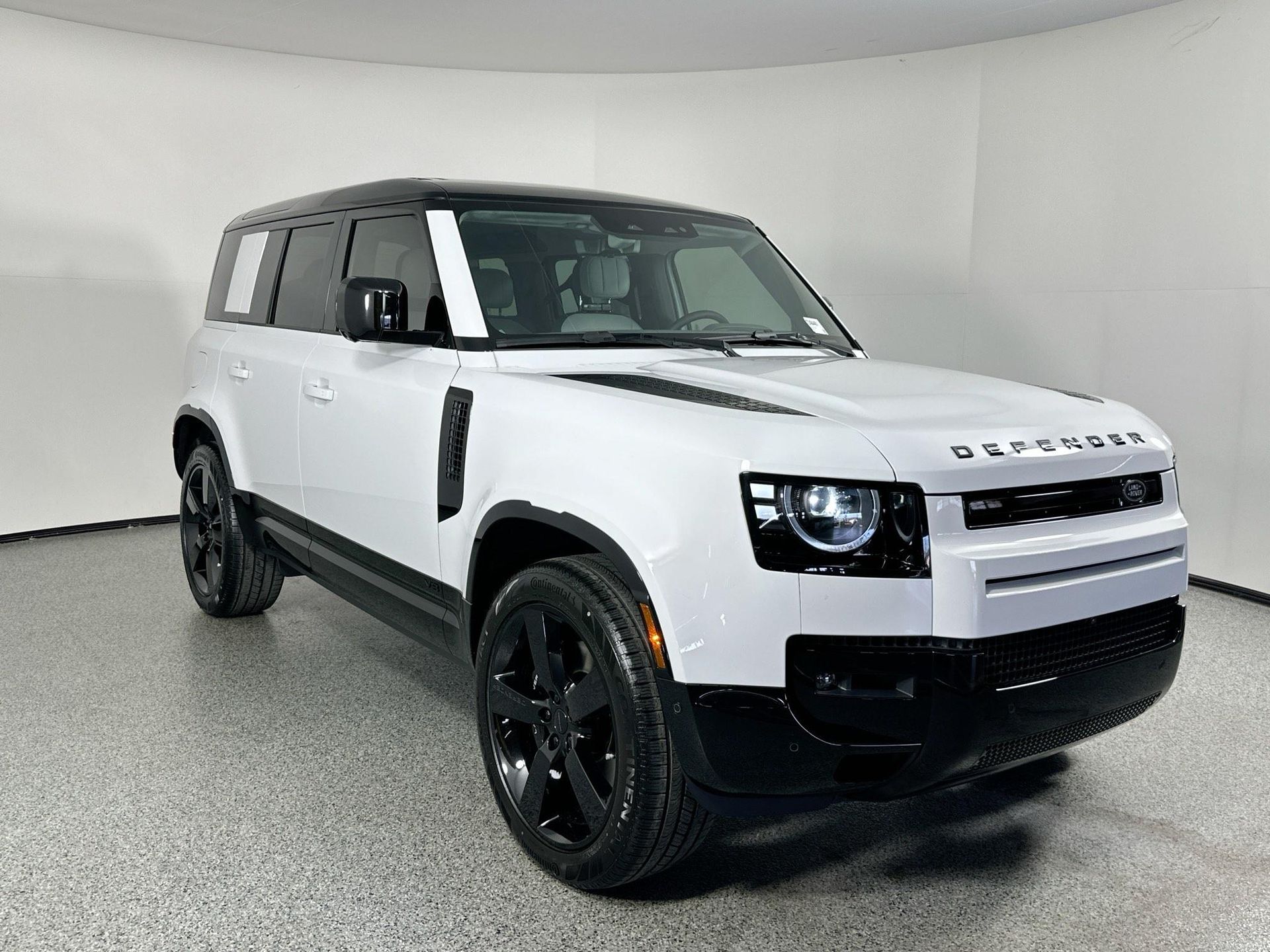 2026 Land Rover Defender 110 photo 3