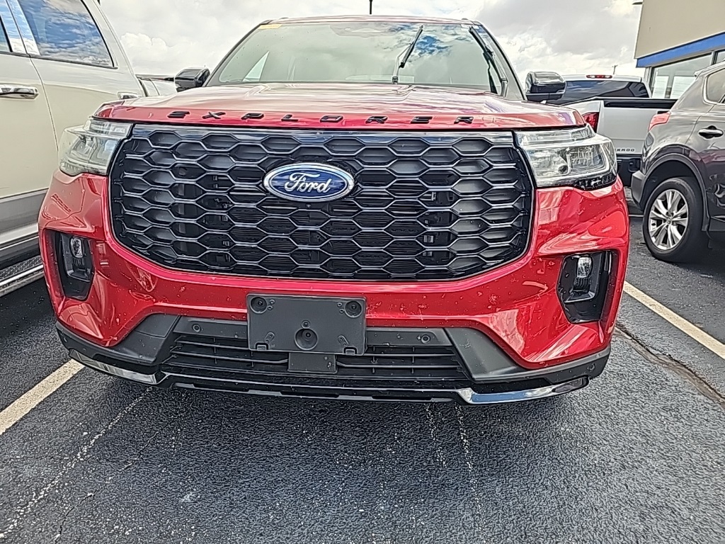 2025 Ford Explorer ST-LINE's photo