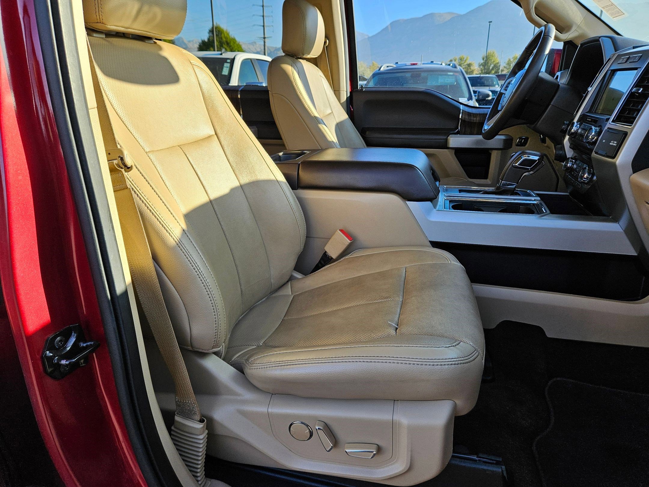 2018 Ford F-150 Lariat photo 28
