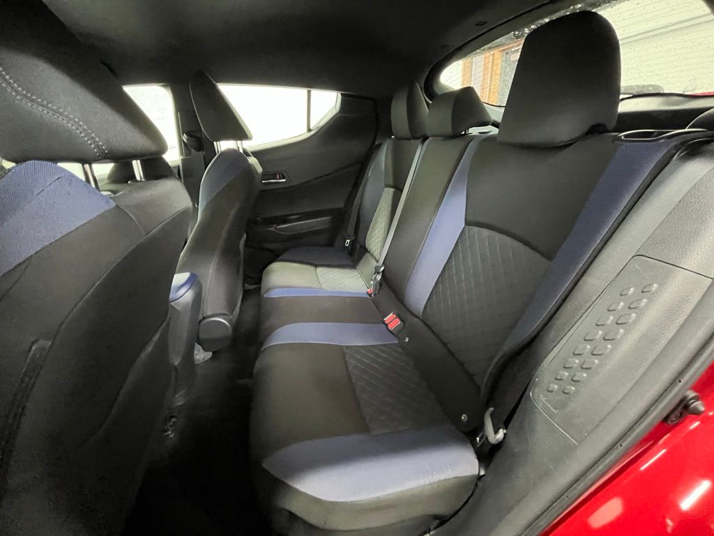 2020 Toyota C-HR XLE photo 21