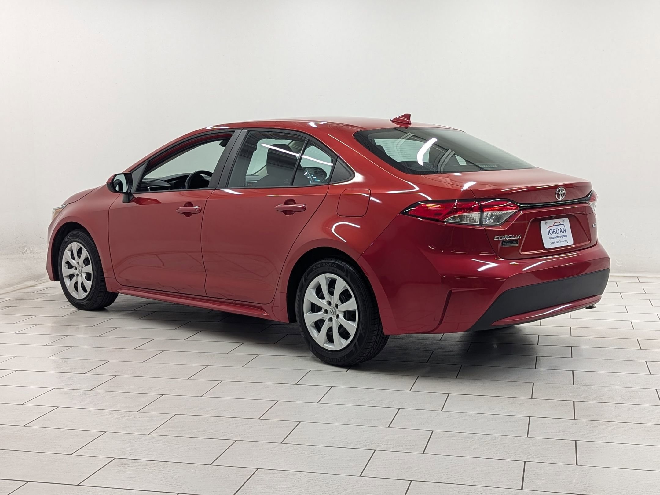 2020 Toyota Corolla LE photo 2