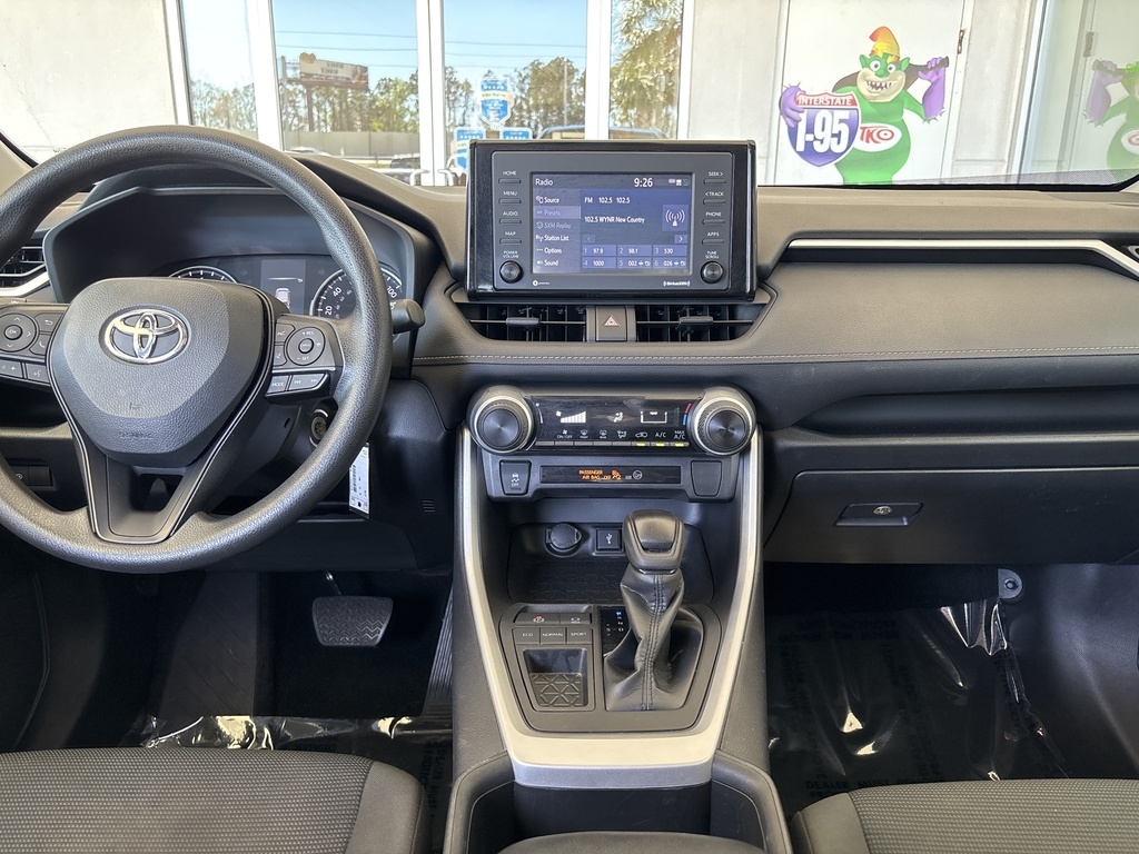 2022 Toyota RAV4 LE photo 20