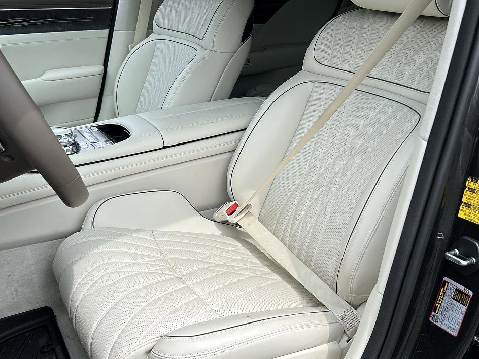 2025 Genesis G90 3.5T E-Supercharger photo 12
