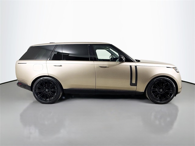 2025 Land Rover Range Rover SE photo 4