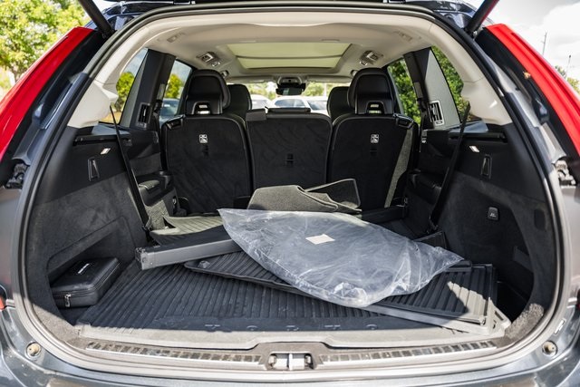 2022 Volvo XC90 Momentum photo 6