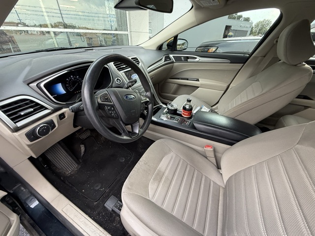 2020 Ford Fusion Hybrid SE photo 2