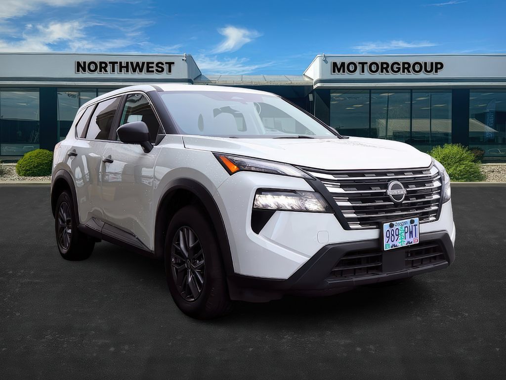 2024 Nissan Rogue S's photo