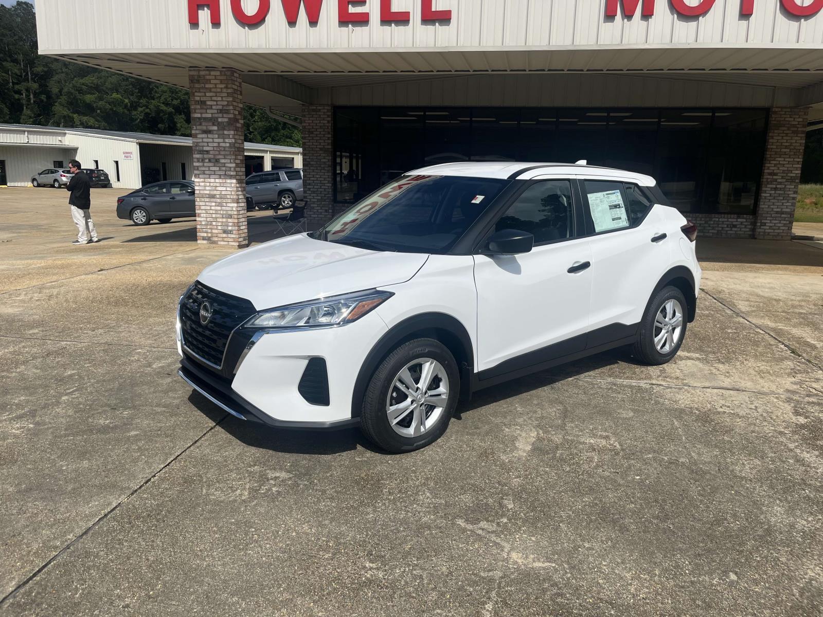 2025 Nissan KICKS PLAY Base's photo