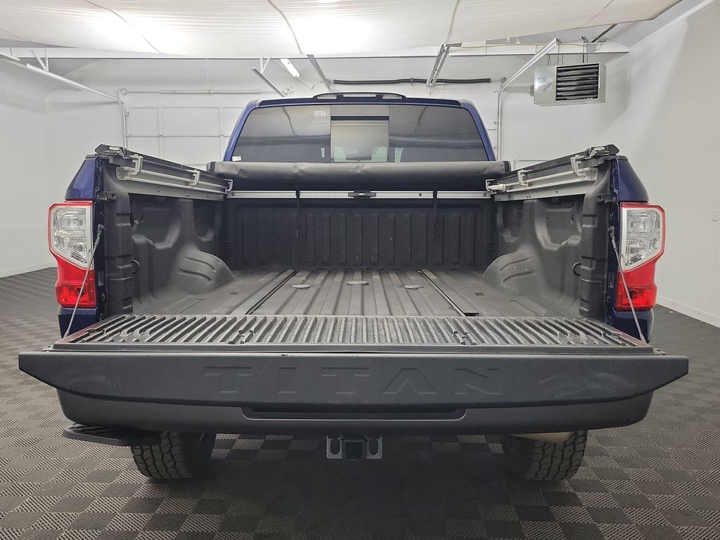 2017 Nissan Titan PRO-4X photo 15