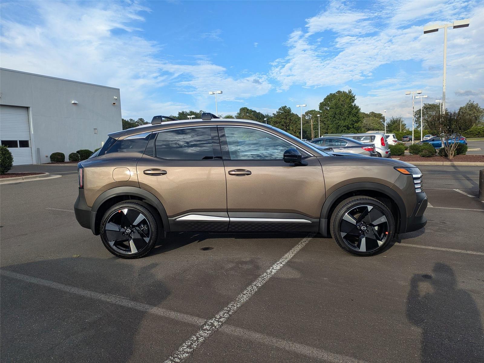 2026 Nissan Kicks SR photo 4