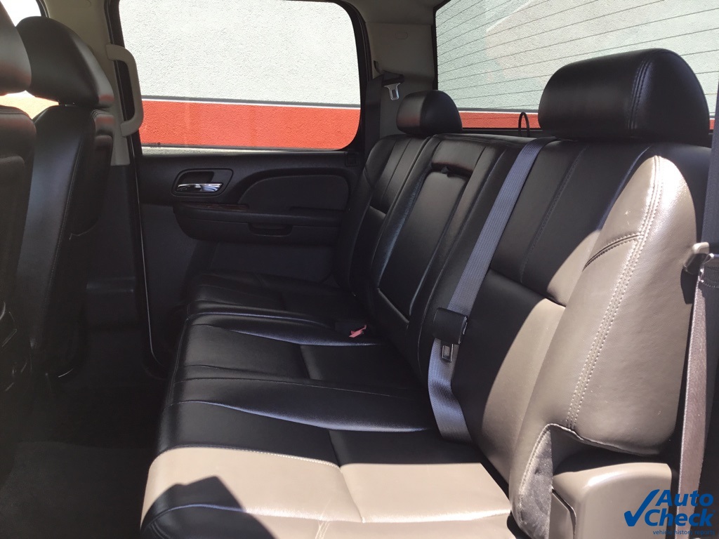 2011 Chevrolet Silverado 3500HD LTZ photo 26