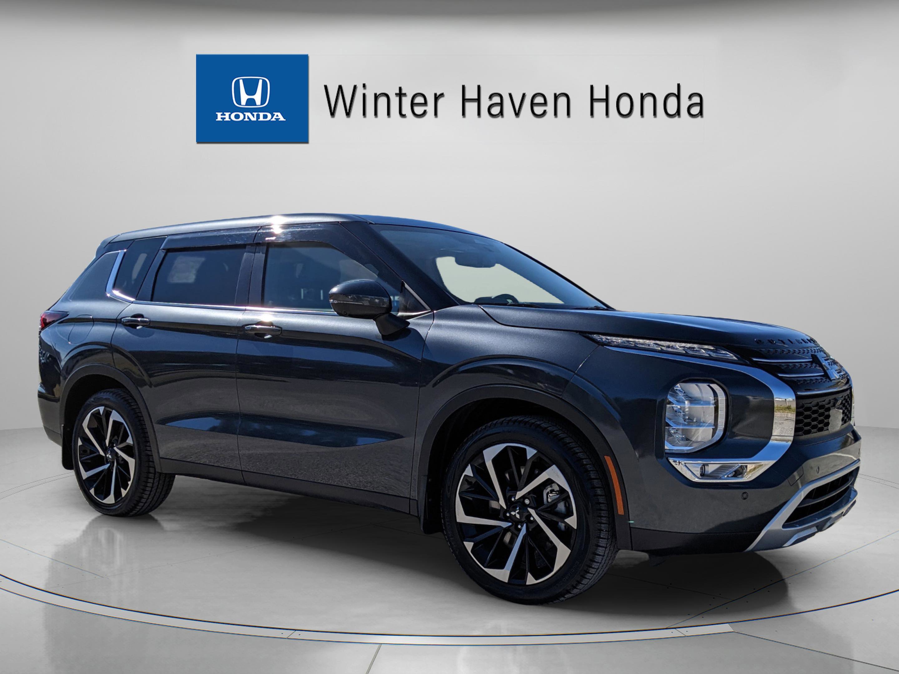 2024 Mitsubishi Outlander SE's photo