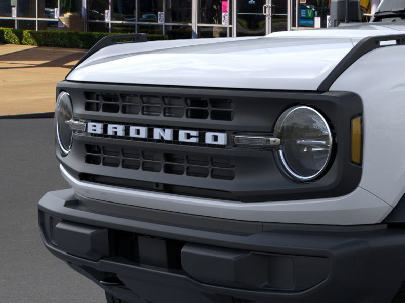 2025 Ford Bronco Base photo 18