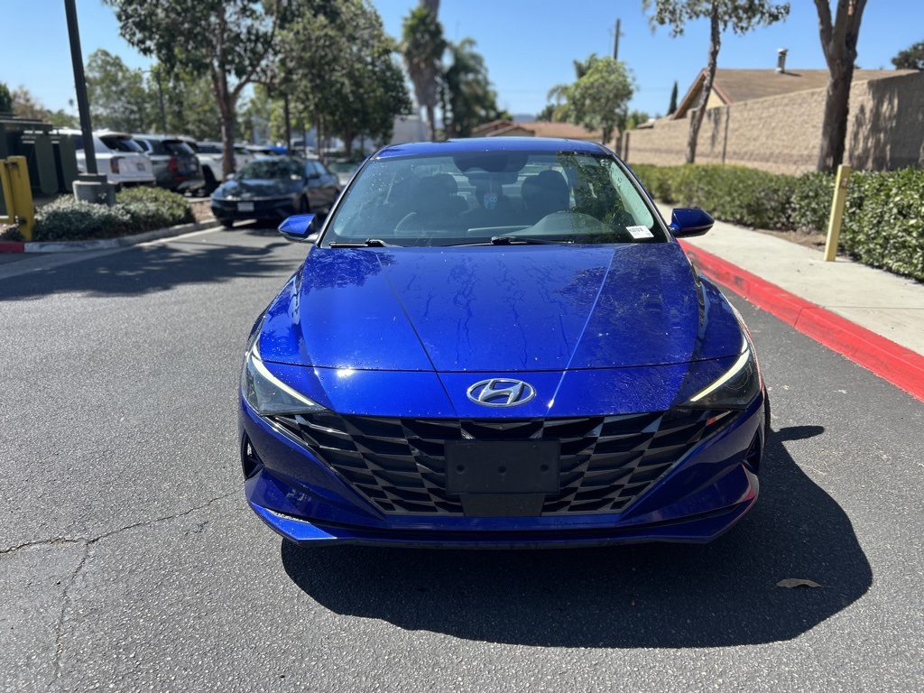 2022 Hyundai Elantra SEL photo 3