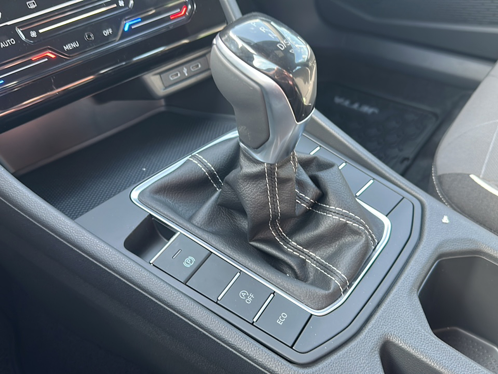 2025 Volkswagen Jetta 1.5T Sport photo 14