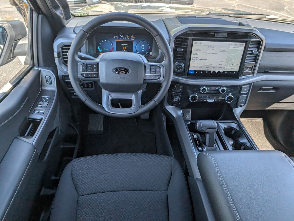 2025 Ford F-150 XLT photo 6