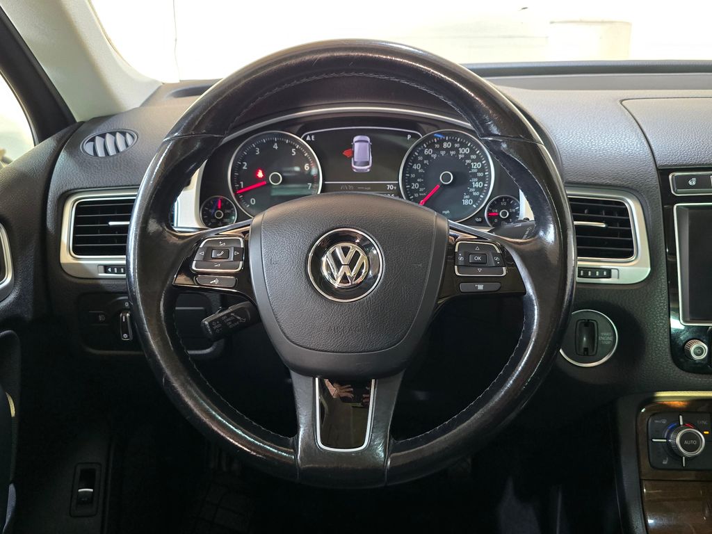 2015 Volkswagen Touareg V6 FSI TDI Hybrid photo 9
