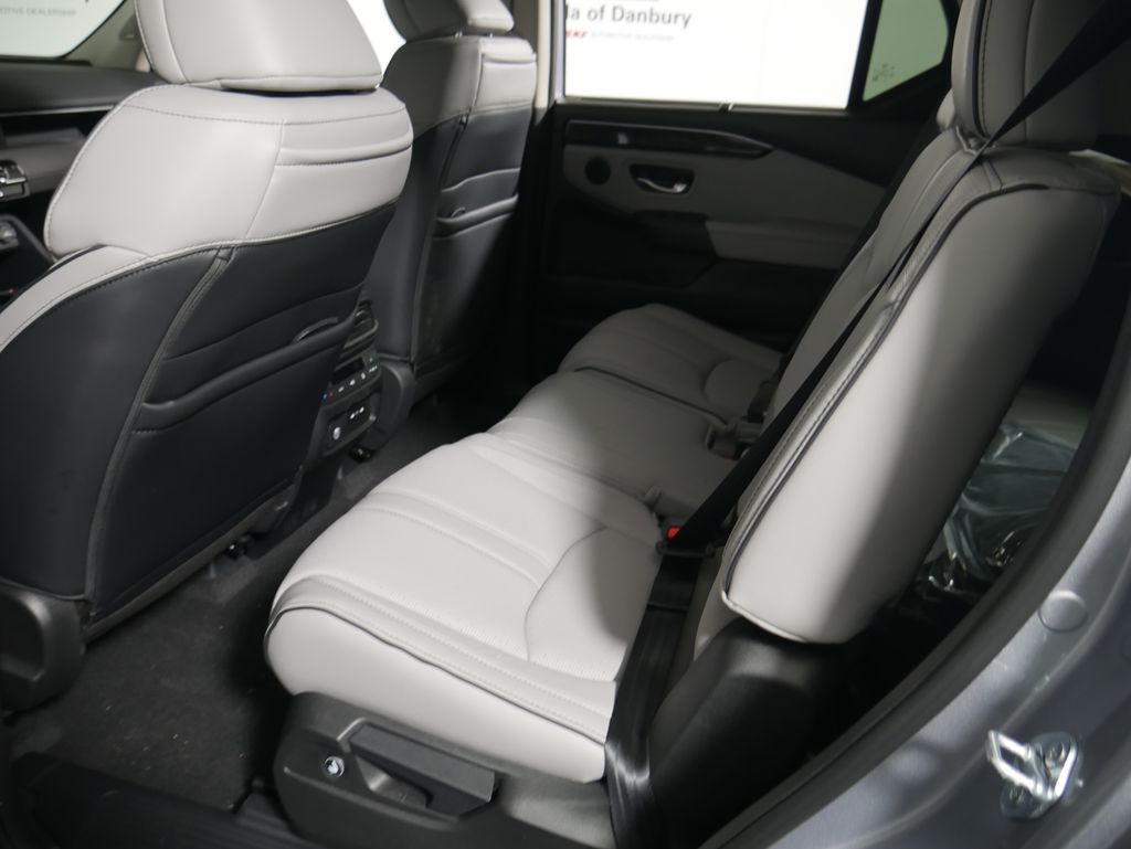 2025 Honda Pilot Elite photo 13
