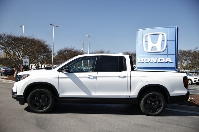 2026 Honda Ridgeline Black Edition photo 4