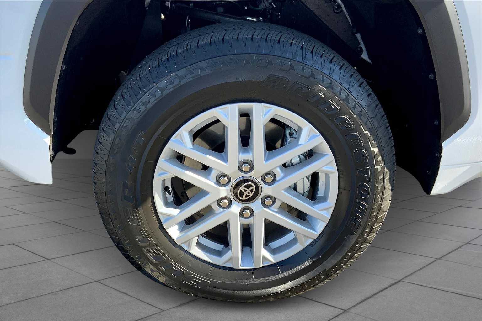 2025 Toyota Tundra SR5 CrewMax photo 9