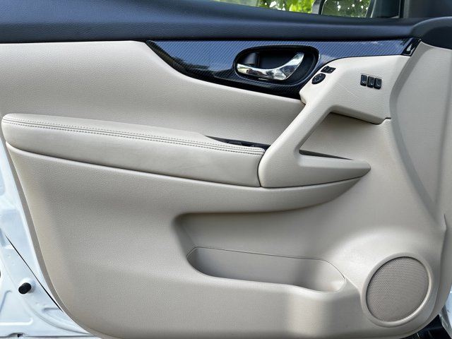 2018 Nissan Rogue SL photo 2