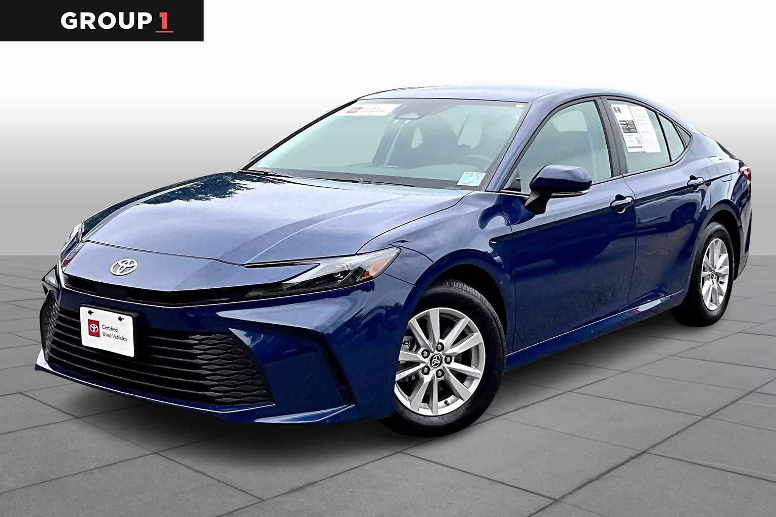 2025 Toyota Camry LE's photo