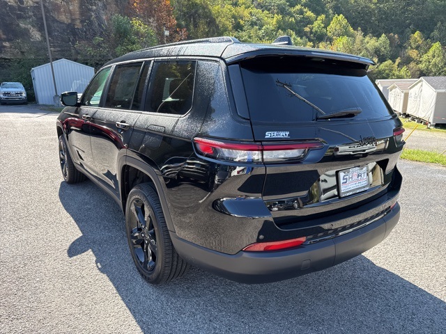 2025 Jeep Grand Cherokee Altitude photo 4