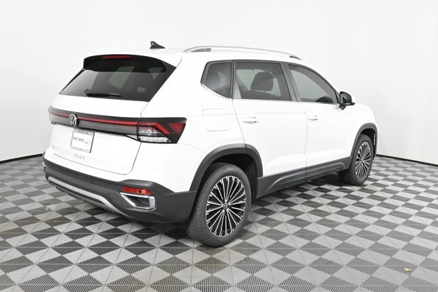2025 Volkswagen Taos SE photo 3